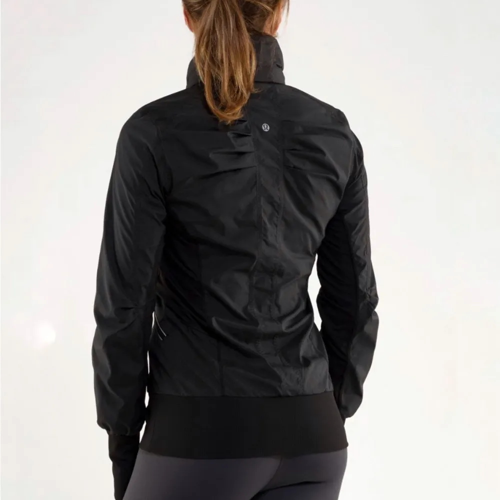 Lululemon Run Women’s Back on Track Jacket Size 4 Black - Image 2