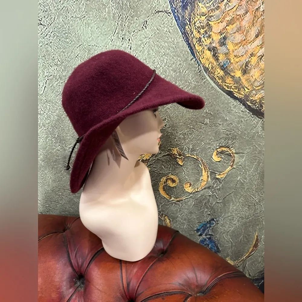 NWT TOUR BUTTONS Women's Knit Floppy w/ Faux Leather Knot Trim Burgundy color - Image 2