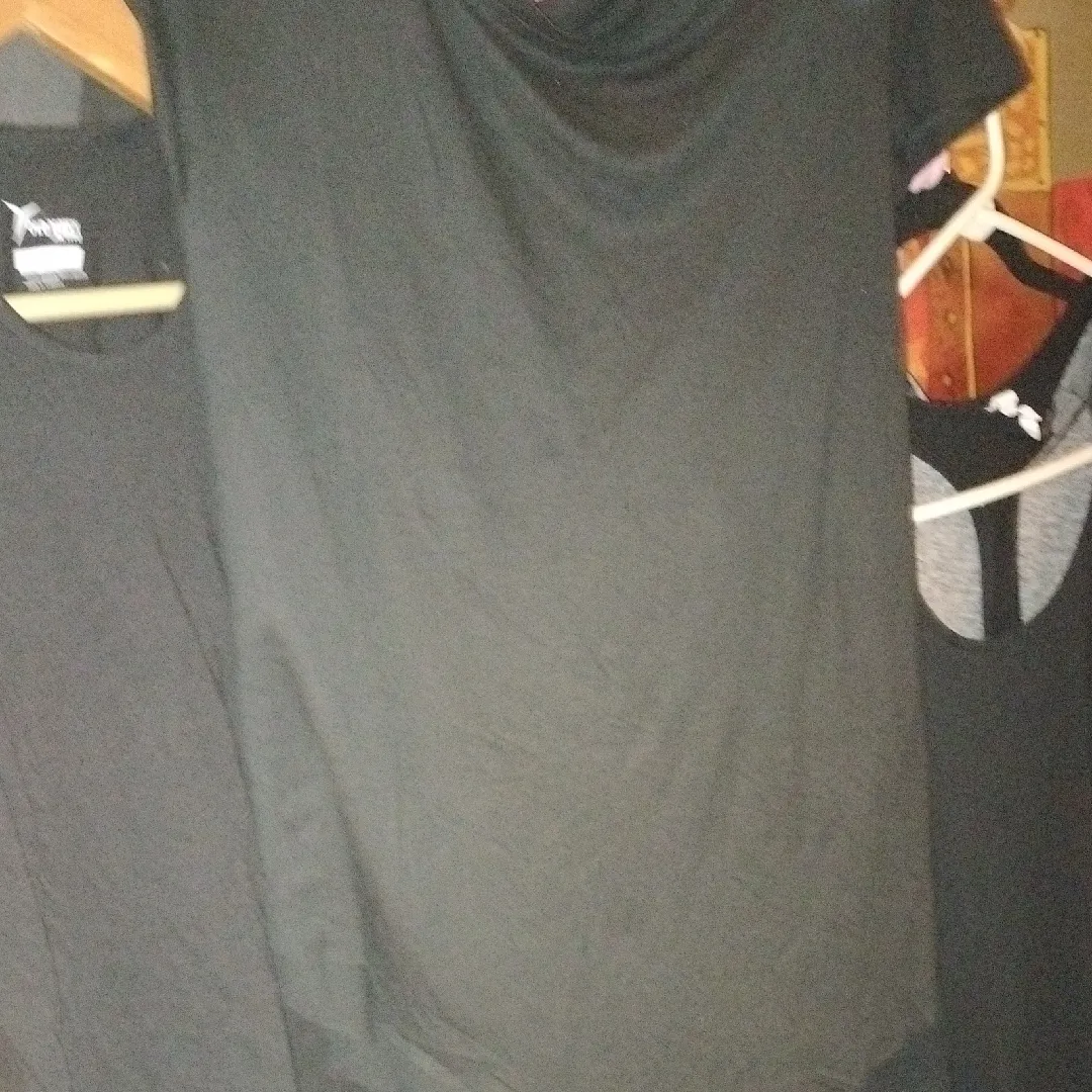 Assorted Workout TeesAmerican Eagle Outfitters, b, Glider, Rebox, Old Navy - Image 3