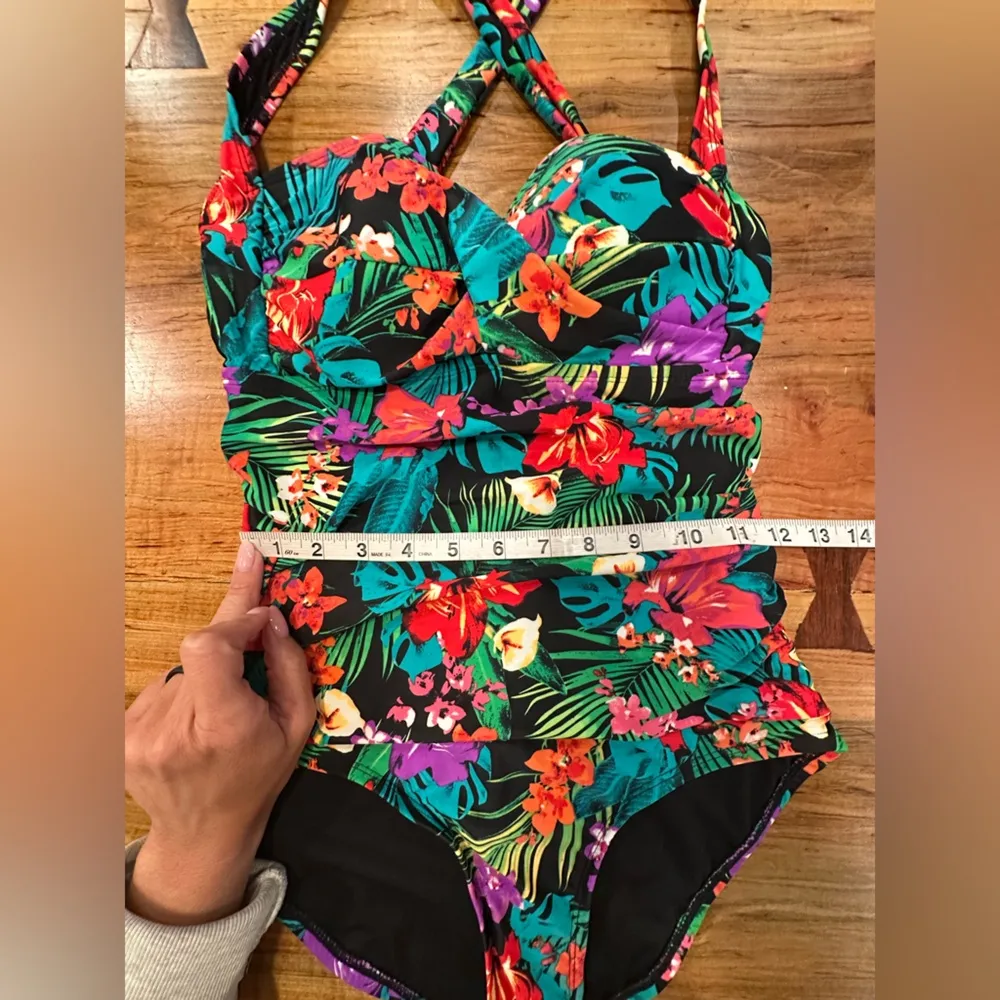 Euc Onepice woman tropical  Floral Swimwear - Image 5