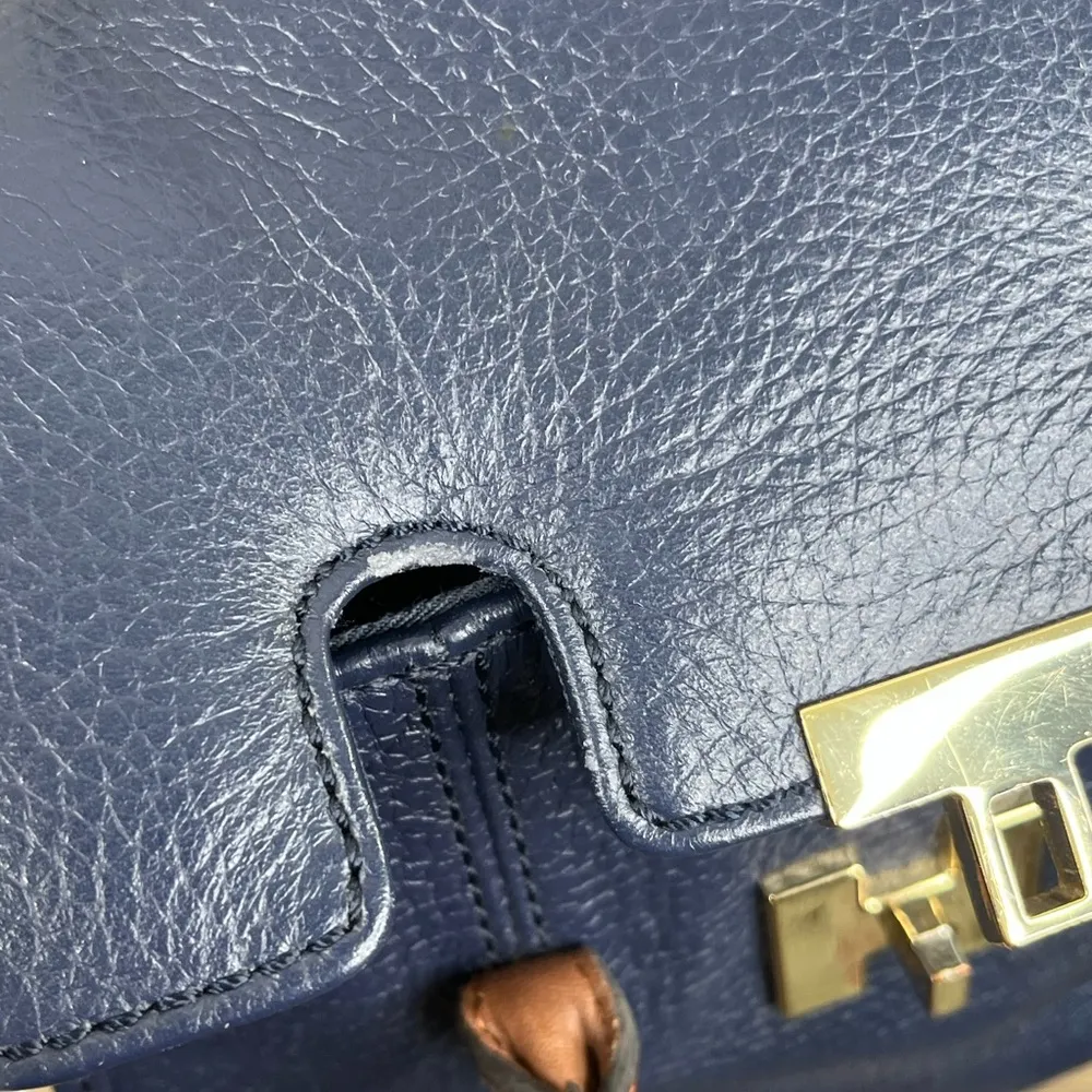 TOMMY HILFIGER TH Mini Turnlock Leather Purse Navy/Sand - Image 13