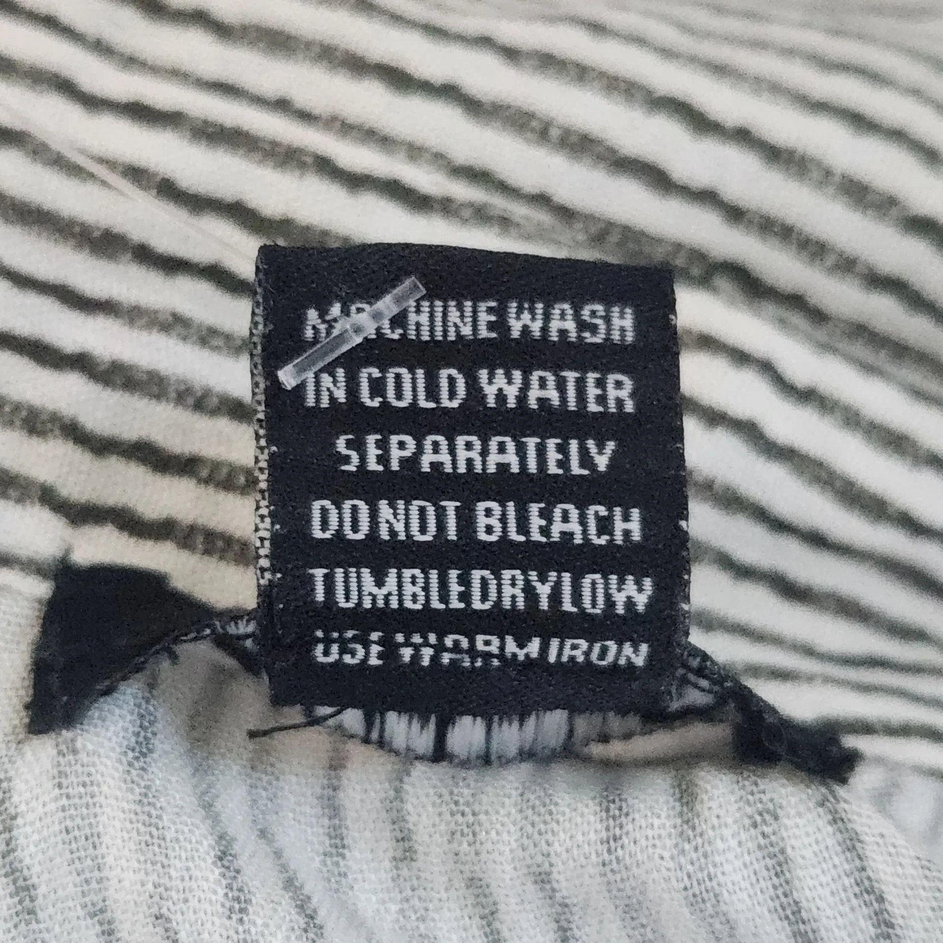 Style House Striped Black and White Blouse with Tie Waist NWT Size Medium - Image 7