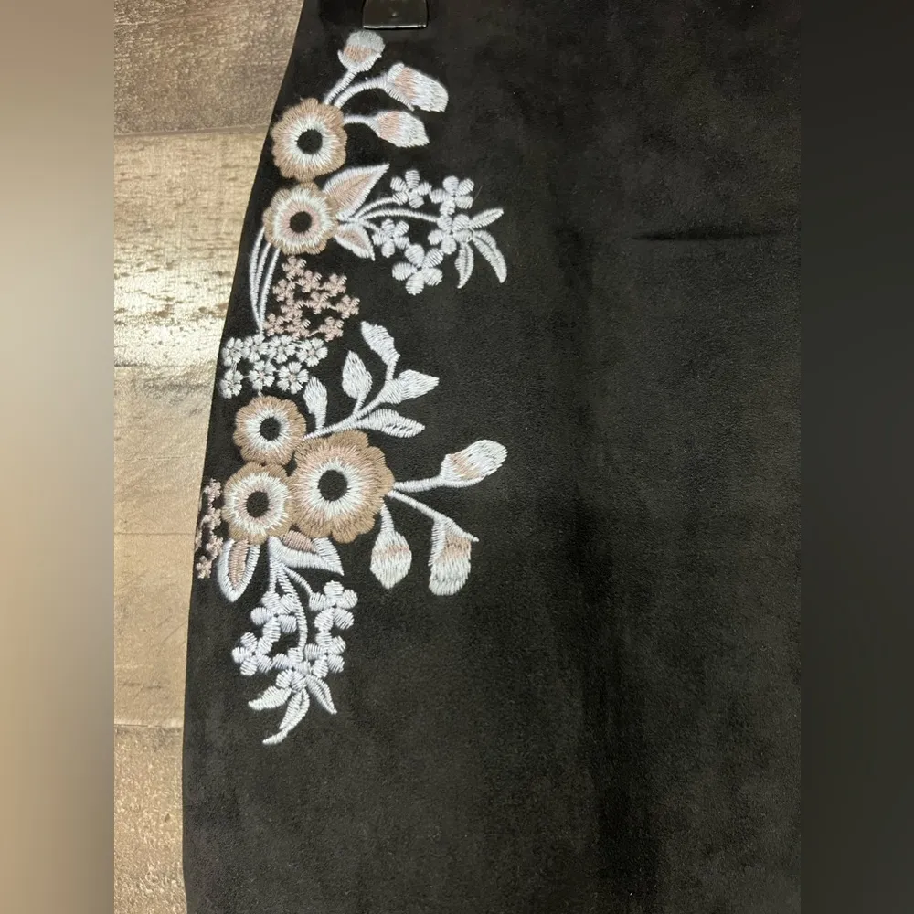 Embroidered Black Skirt - Image 7