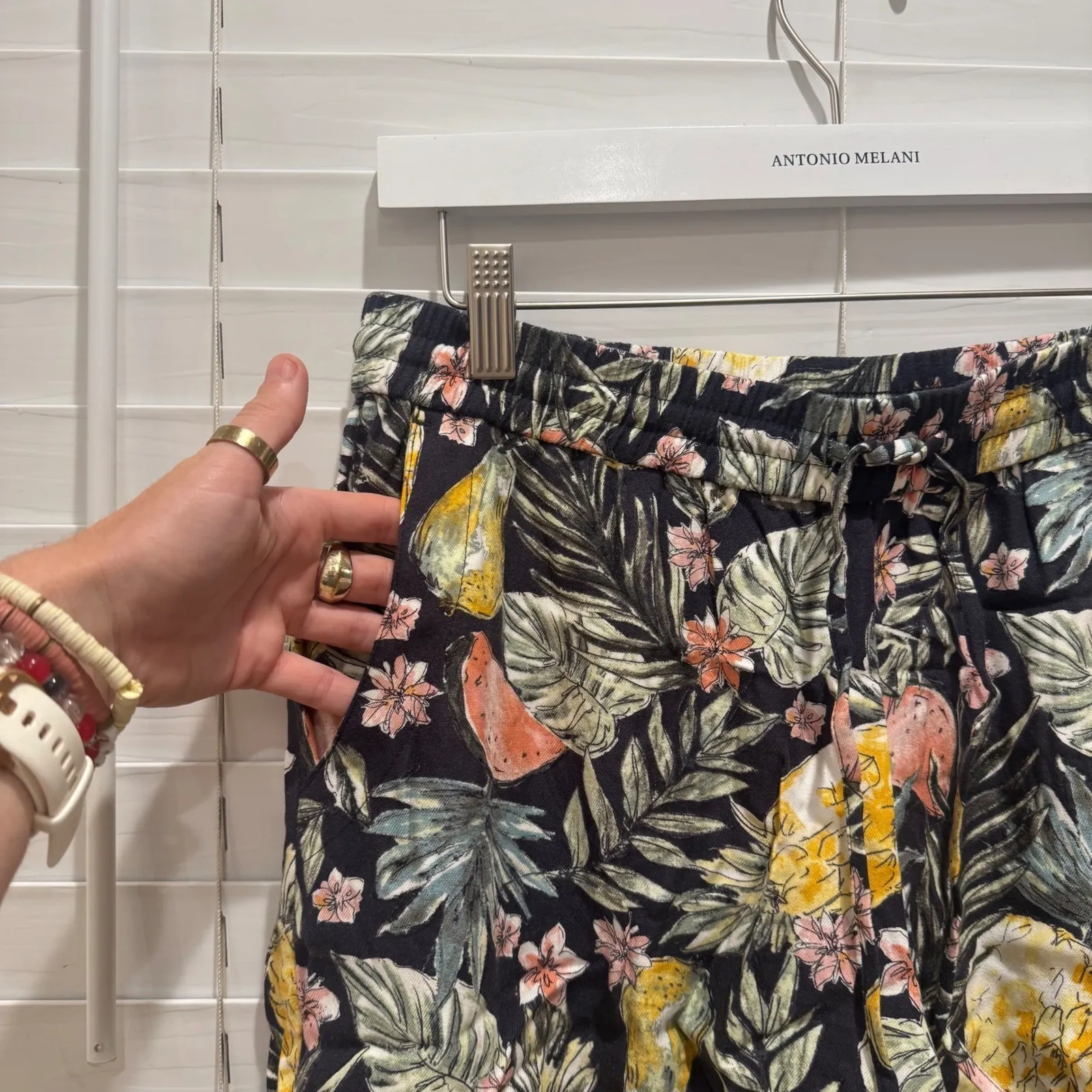 J Jill Women's Floral Tropical melon Fruit Print Drawstring Waist Shorts Size‎ M Black Size M - Image 5