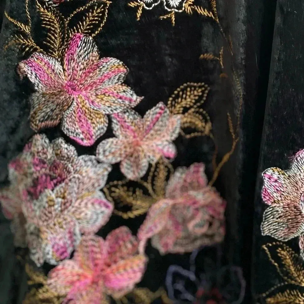 🆕 ECI Vintage Floral Embroidery Velvet Dress 8🆕 - Image 8