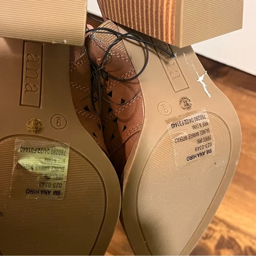 Slip on bootie Ana size 9 - Image 4