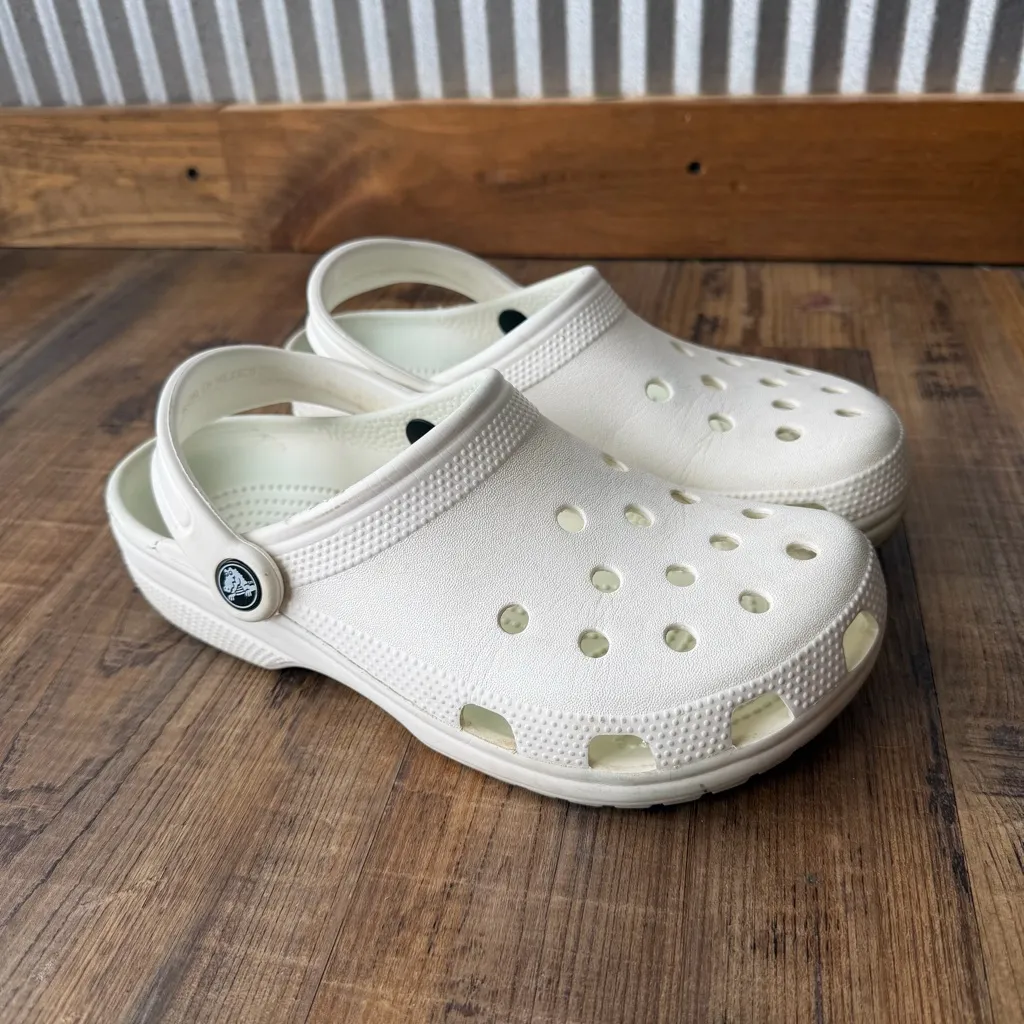 Crocs  White Classic Clogs Slip On Comfort Shoes Lightweight M5/W7 - Image 3