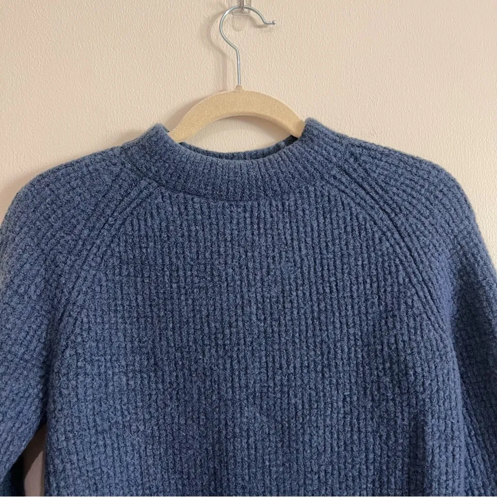 Banana Republic Aire Waffle Knit Sweater Pullover Wool Blend Blue Size Small - Image 5