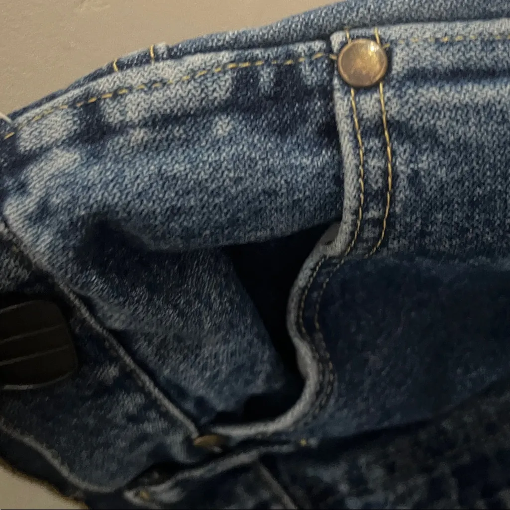 Wrangler Relaxed Fit Blue Jeans - Image 10