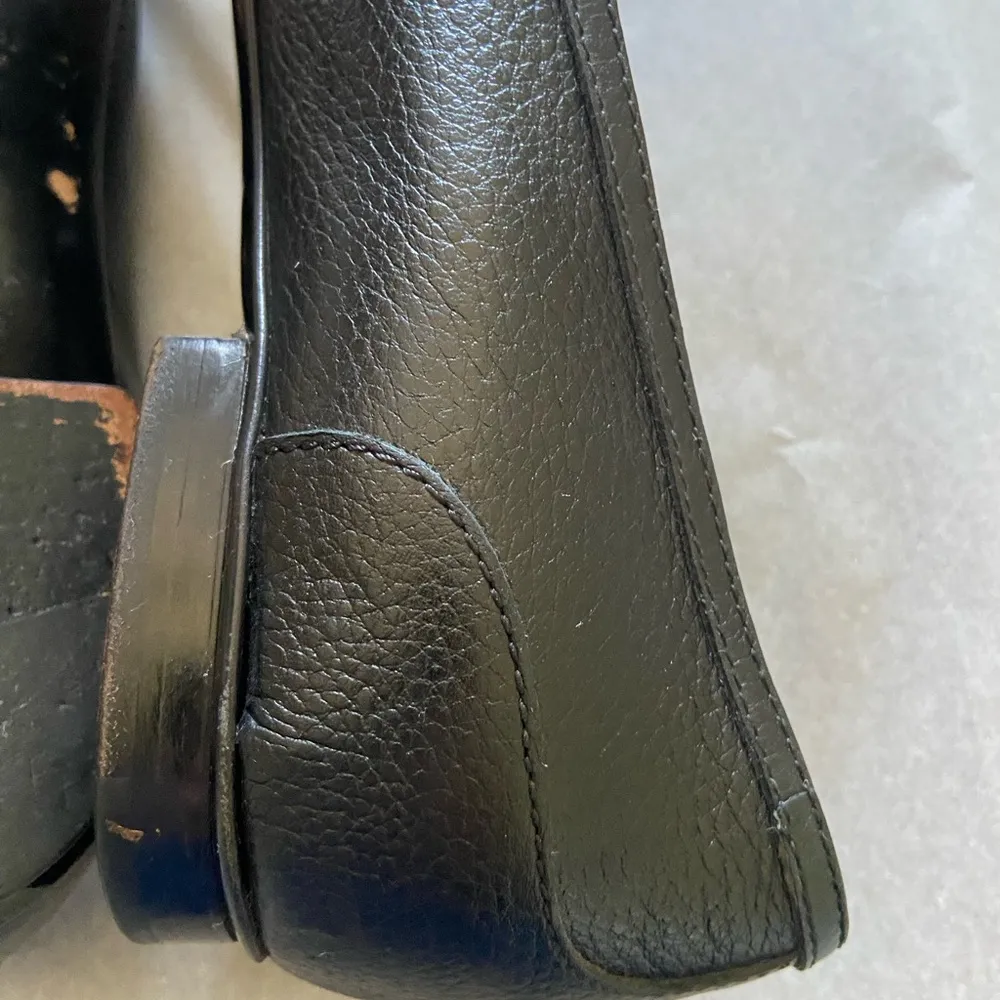 Gucci  Black and Gold Leather Flats with Chain Detail Authentication provided - Image 10