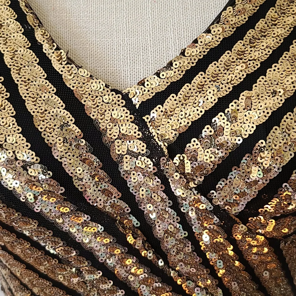 Minuet bodycon sequin dress size small - Image 3