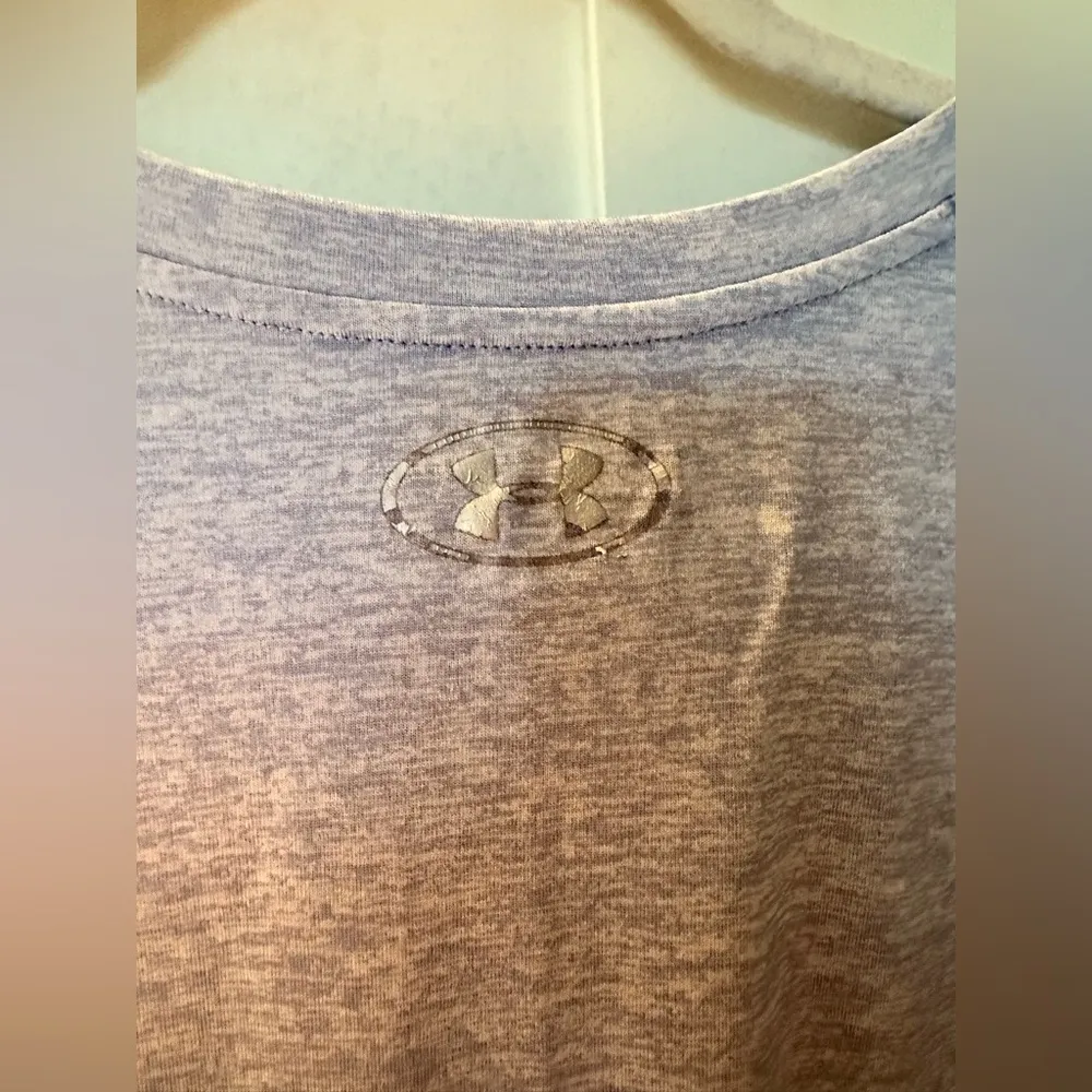 UNDER ARMOUR  WOMENS TECH GRAPHIC TWIST SSV T-SHIRT - Image 5