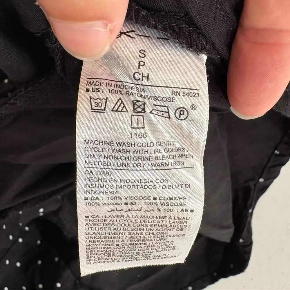 Old Navy keyhole romper black with white dots small - Image 10