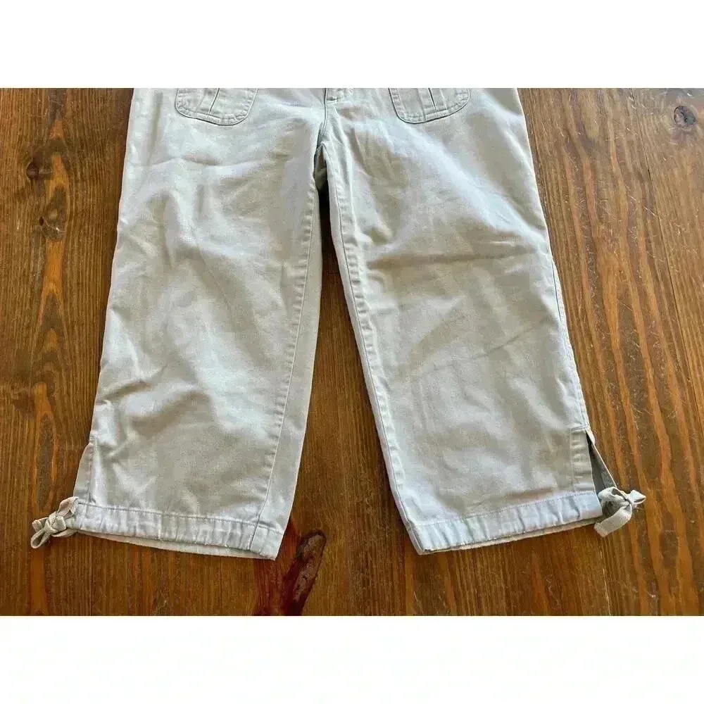 Northface Women's Cropped Tie-Back Front Pocket Khaki Pants, sz 8 - Image 3