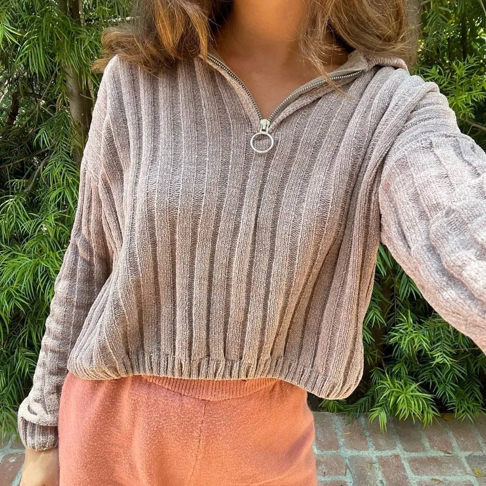 Pink republic maroon hooded sweater sz m - Image 3