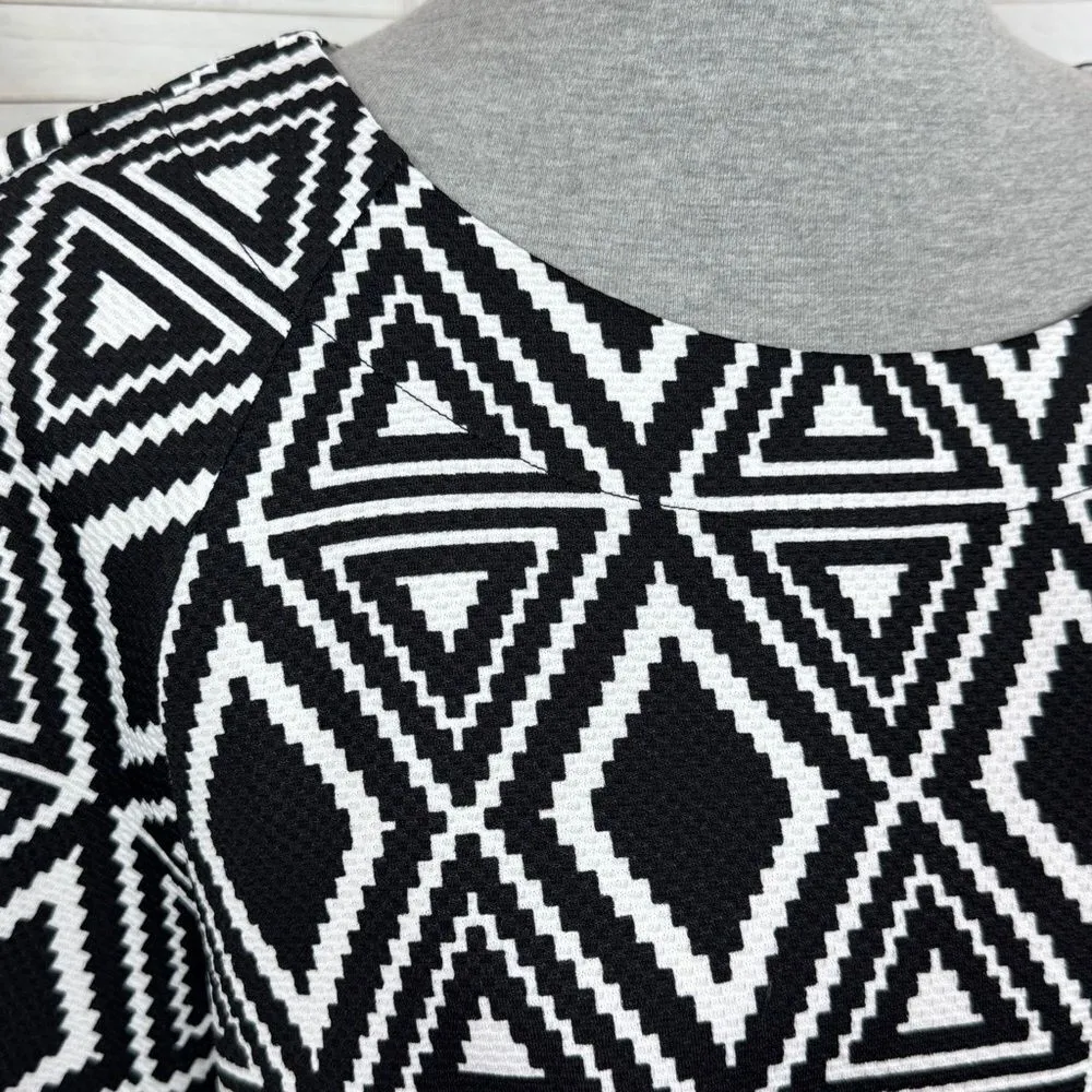 Bobeau Geometric Triangle Top Shirt Black White Medium - Image 5