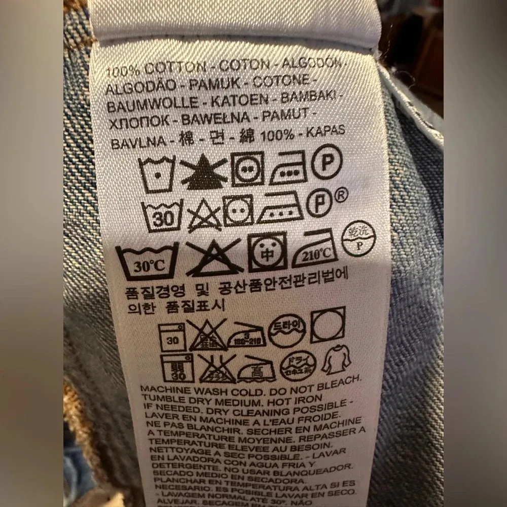 LEVI'S Vintage Trucker Jacket  Studded Denim Womens Medium Light Wash - Image 10