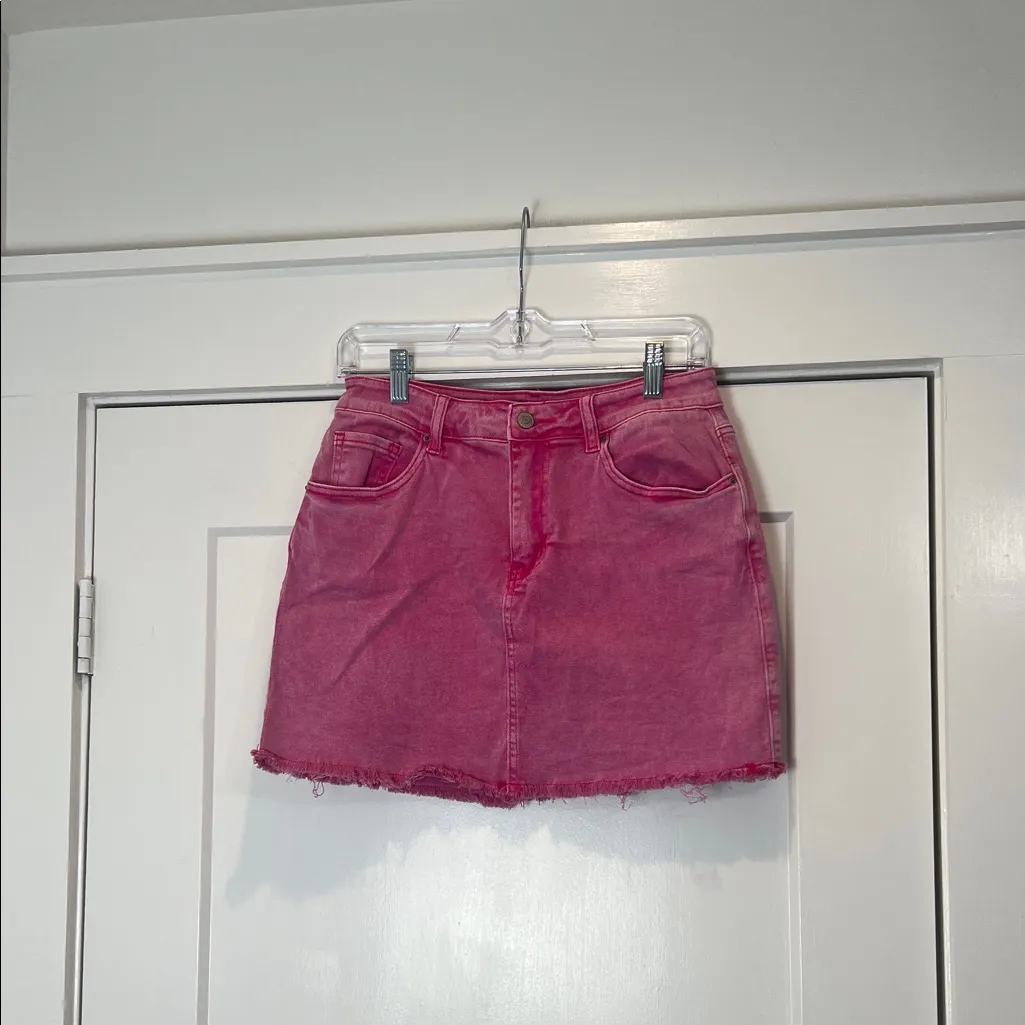 Zenana Outfitters Pink acid washed Denim Mini Skirt size medium. - Image 2