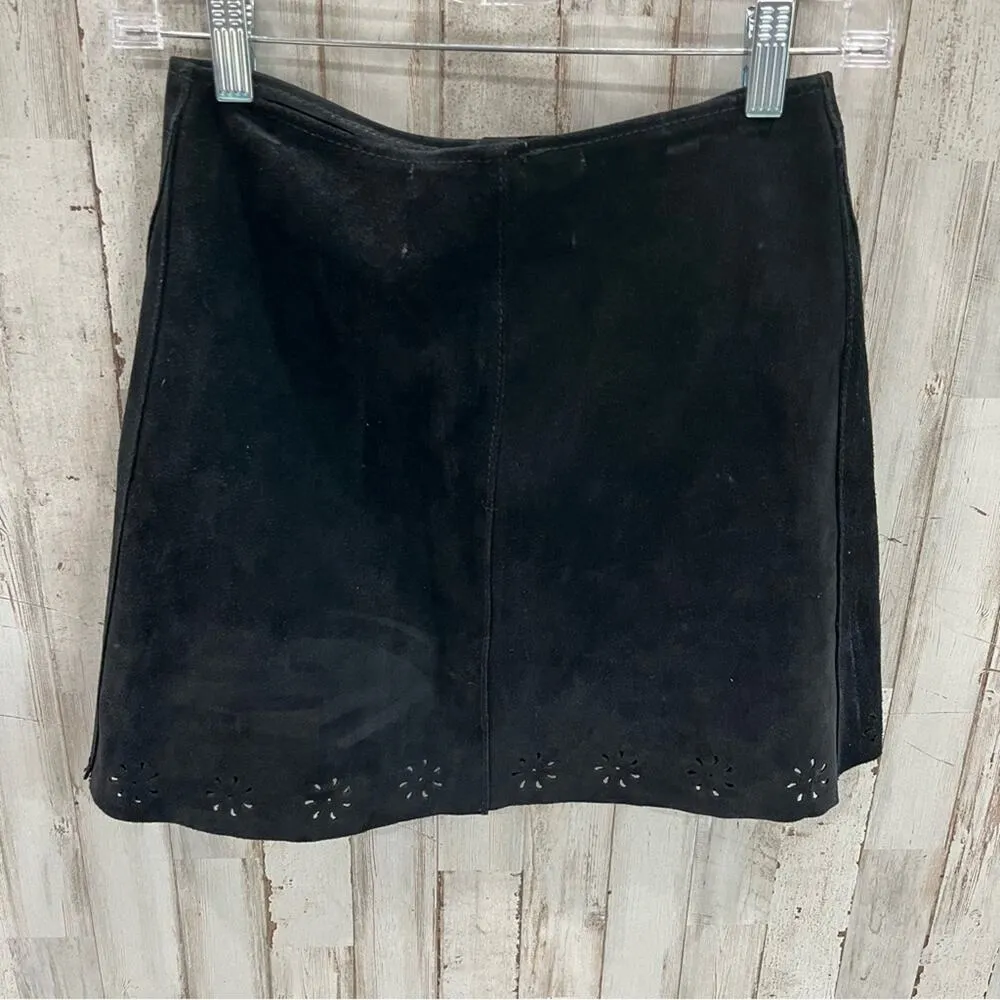 After Party by Nasty Gal Black Suede Snap Skirt - Image 5