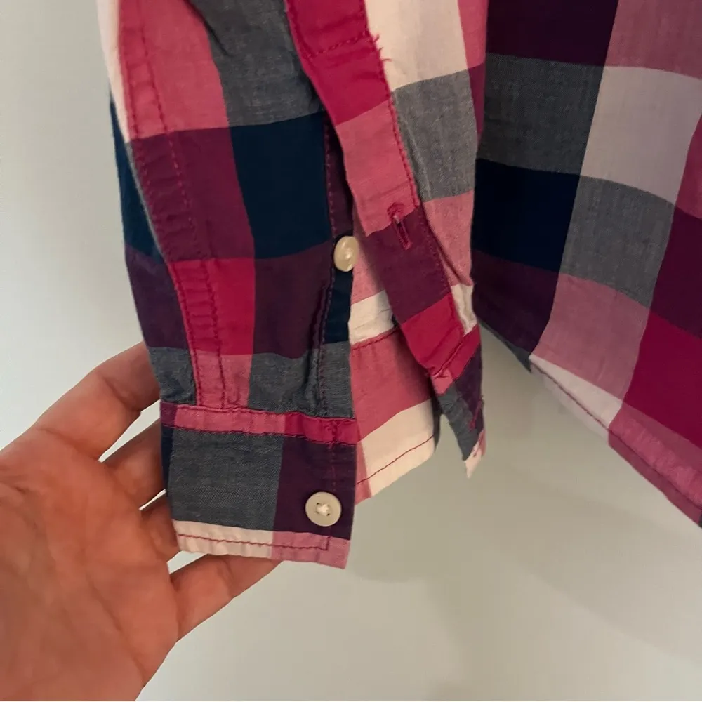 Tommy Hilfiger Women’s Classic Fit Button Down. Size S/P - Image 6