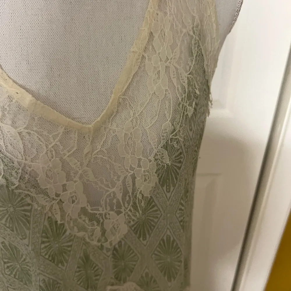 FREE PEOPLE lacy tank top cream with pale green size large - Image 5