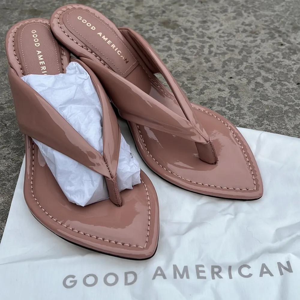 Good American
Clear Block Heel Thong Sandals - Image 4