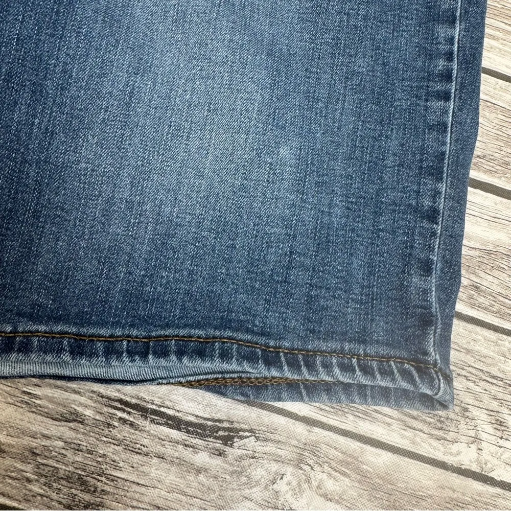 Lee Women's Denim Bermuda Mid Rise Jean Shorts 32 Blue Denim Stretch Stretch Zip - Image 6