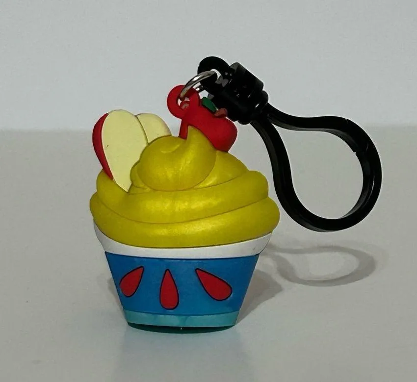 Disney Princess Series 49 Snow White Cupcake Clip Keychain - Image 3