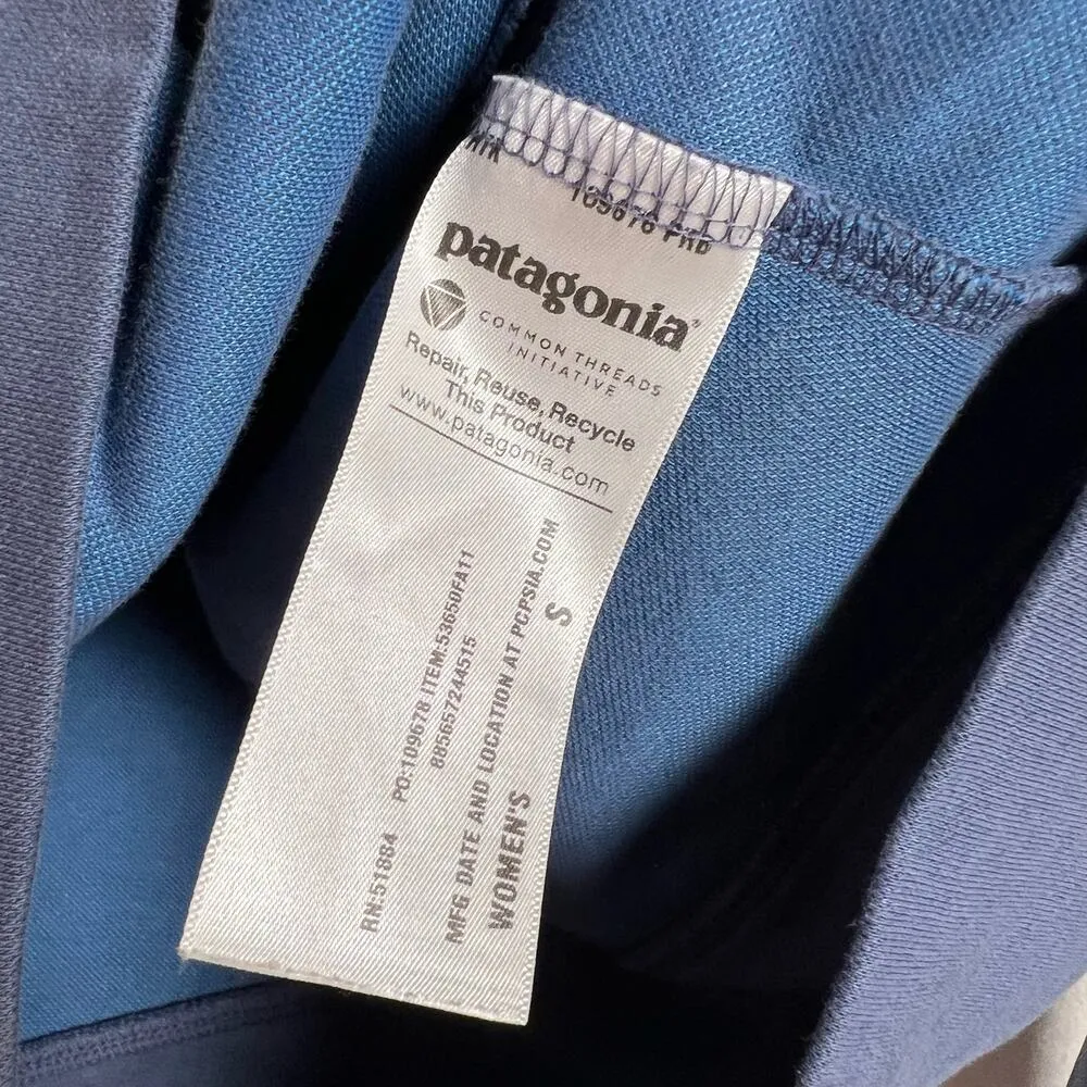 Patagonia Women's Solid Blue Hooded Zip Up Jacket Size Small - Image 4