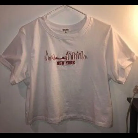 Messy Bun Just Chillin New York crop top - Image 2