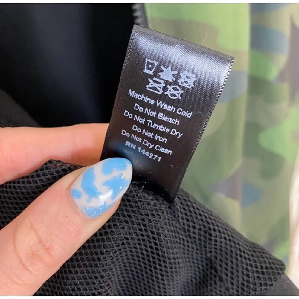 Ultracor camouflage star print zip up hoodie vest size medium - Image 5