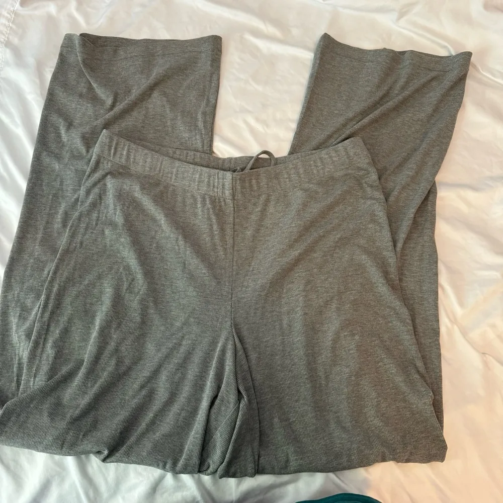 SKIMS pajama set - Image 4