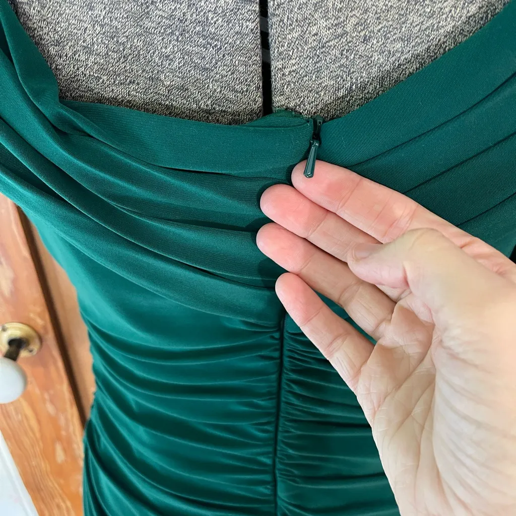 Leena for Mac Duggal Emerald Green One-Shoulder Ruched Gown with Slit Size 8 π - Image 8