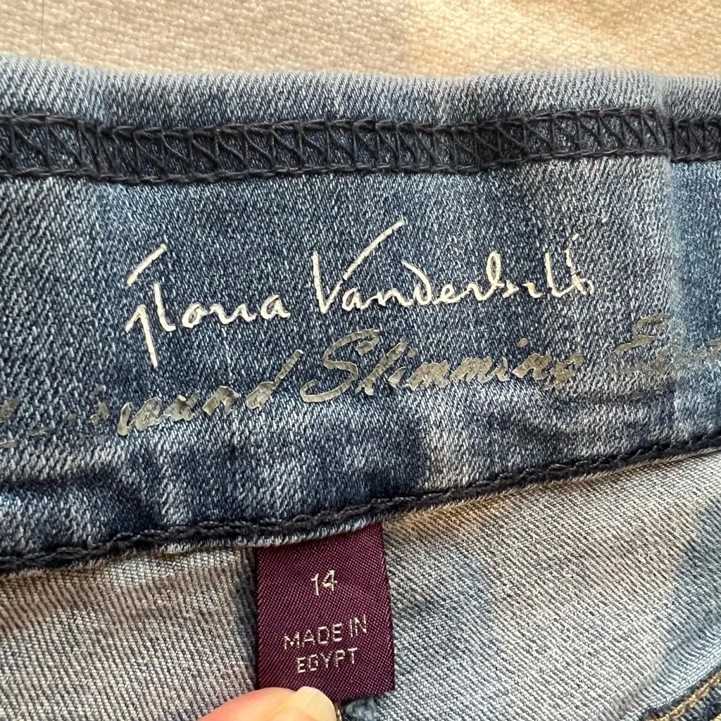 Gloria Vanderbilt capri denim Gloria Vanderbilt Classic Blue Jeans - Image 2