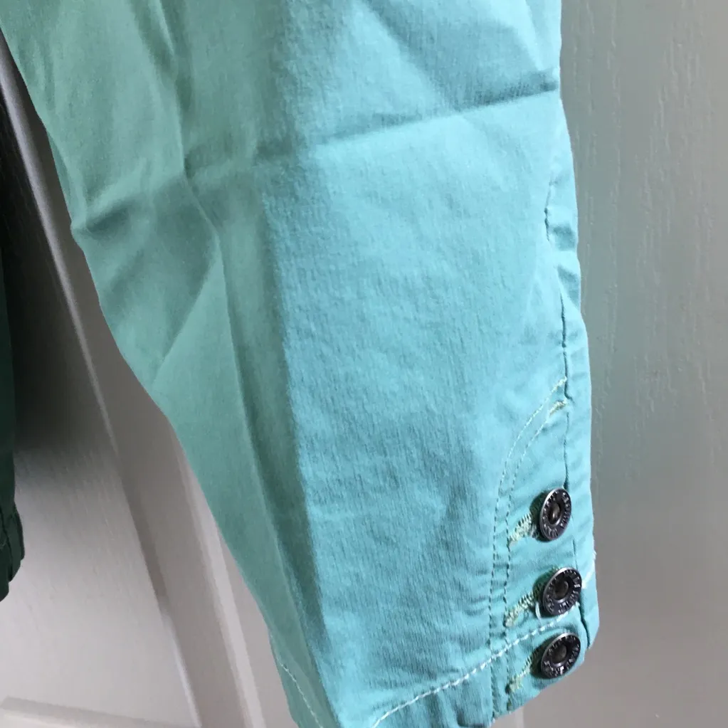 FINAL MARKDOWN Ladies’ Gloria Vanderbilt Capris (8P) - Image 2