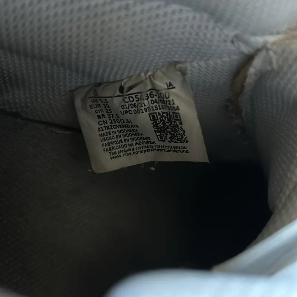 Nike white tennis shoes - Image 6