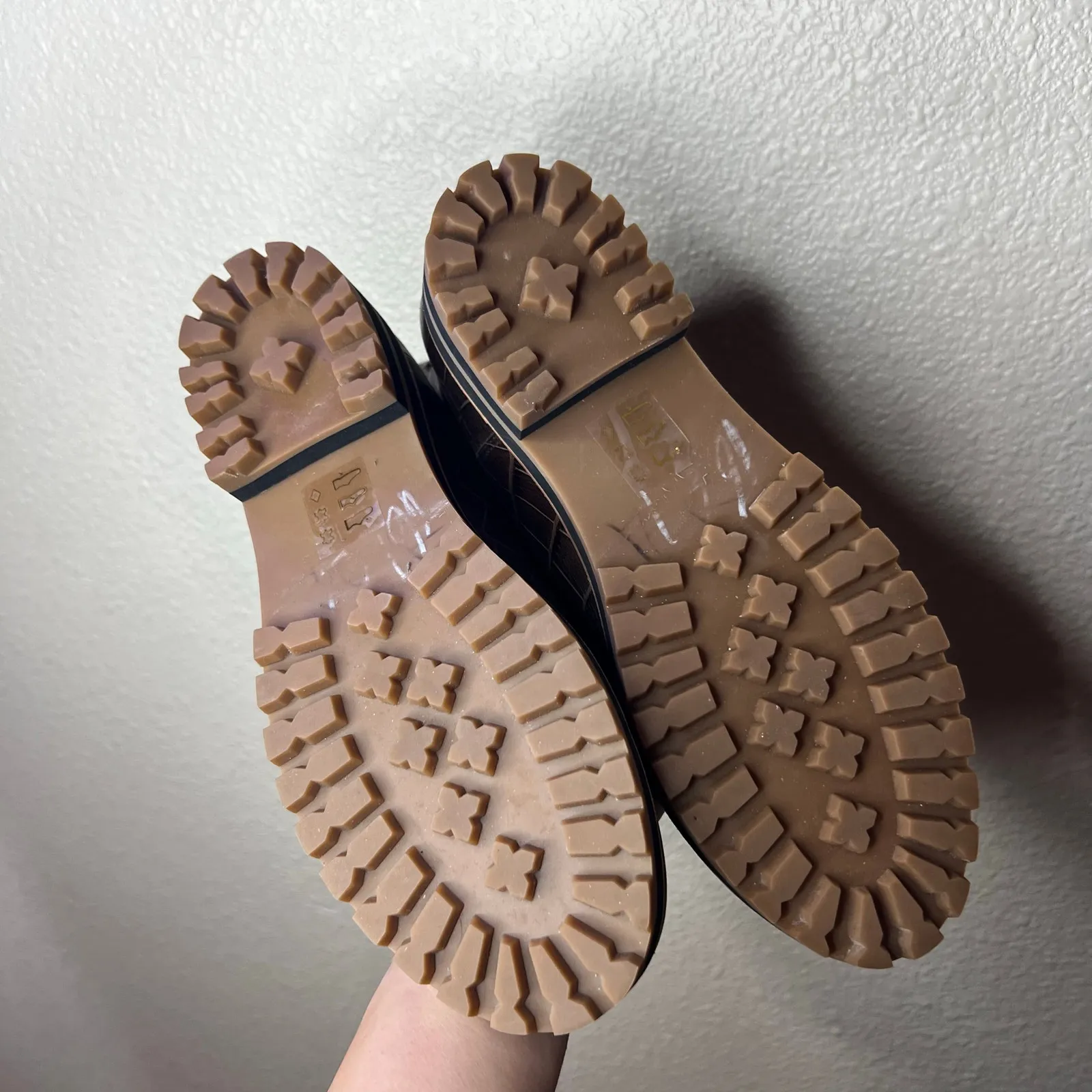 Madewell The Ivy Chelsea Boot in Croc Embossed Leather in dark coffee WOMENS 7 - Image 5