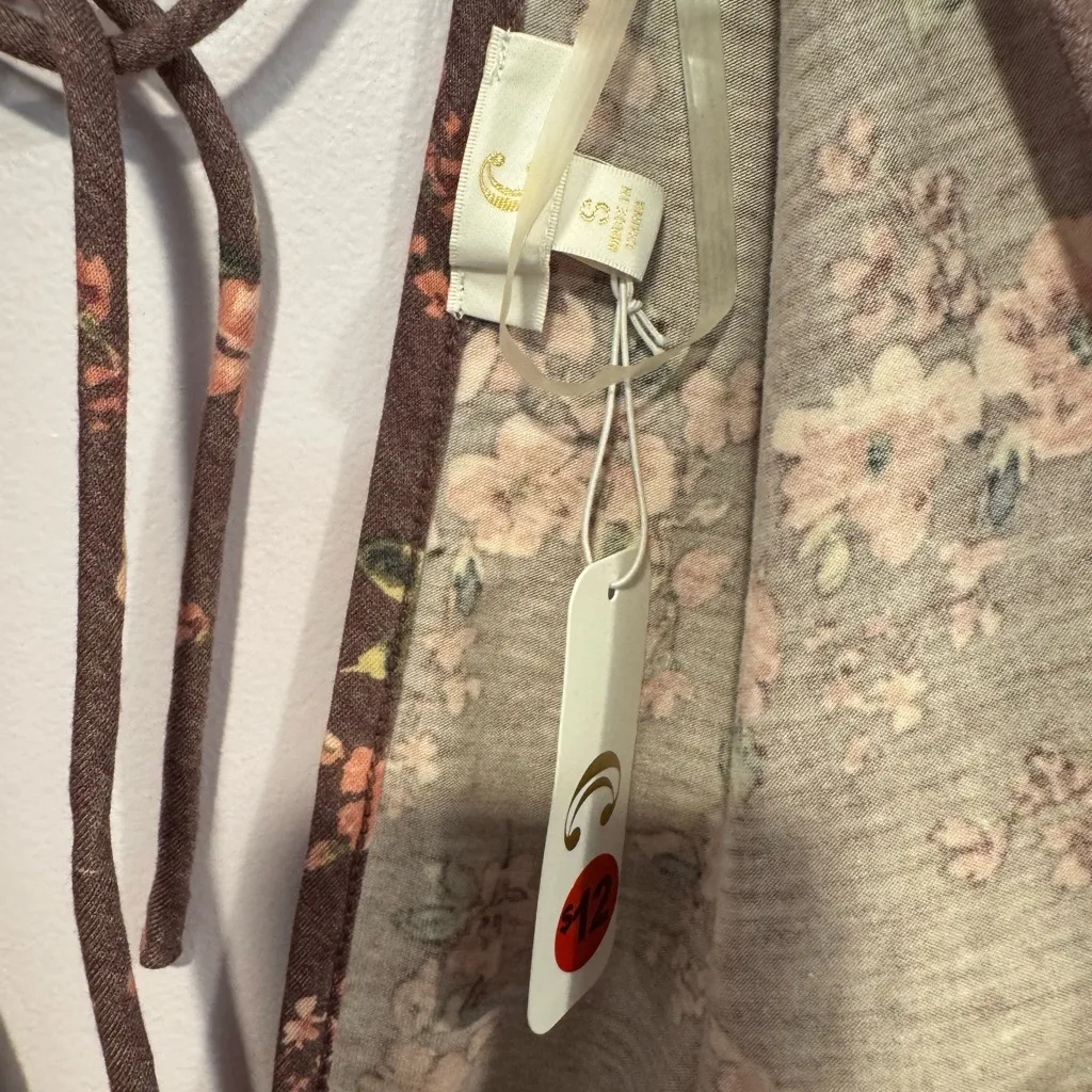 NWT Charming Charlie flowy open back purple floral short sleeve strappy shirt - Image 2