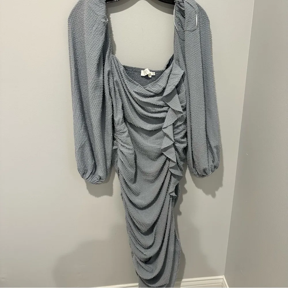 ASTR the Label Athens Ruched Puff Sleeve Shimmer Midi Dress - Size M - Image 3