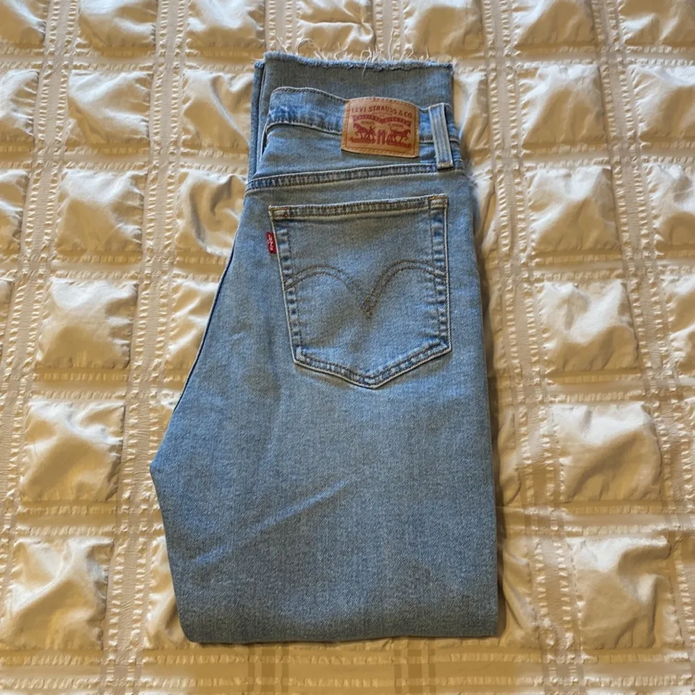 Levi Levi’s Wedgie Straight Frayed Hem Jeans - Image 8