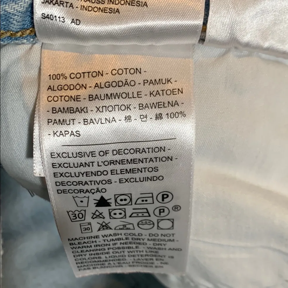 Levi Wedgie Distressed High Rise Shorts Frayed Hem Light Blue Denim Size 26 - Image 7