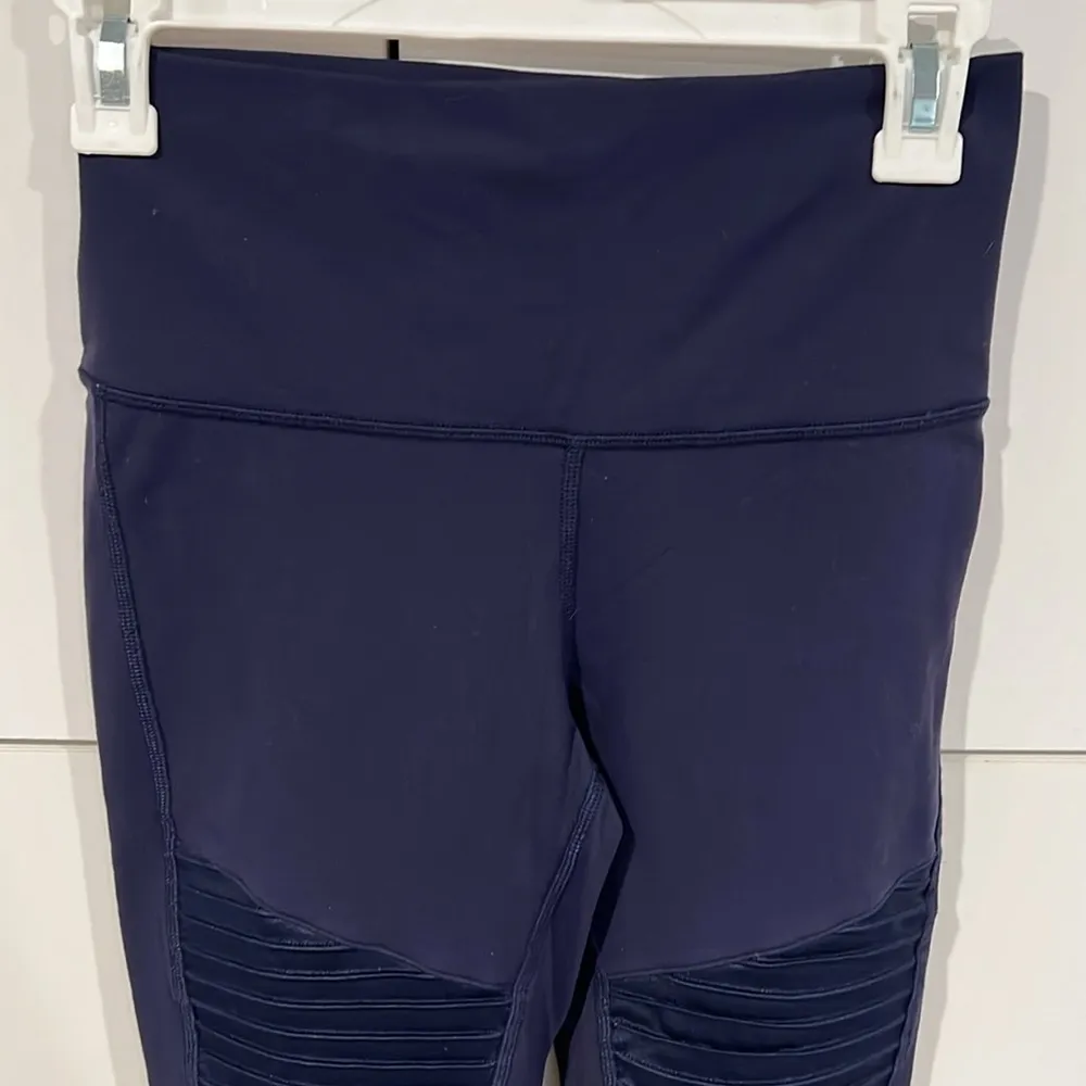 Alo‎ yoga leggins . Size M - Image 2