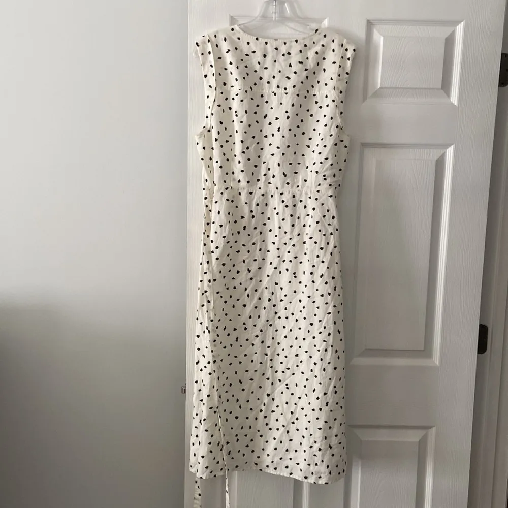 Banana Republics Dress beautiful size 14 it’s white and black never been worn - Image 4