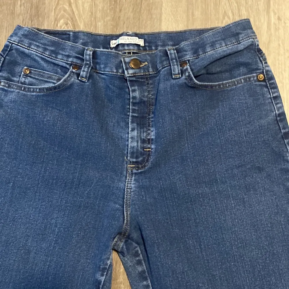 COPY - Lee womens relaxed fit at the waist blue jeans size 12 - Image 2