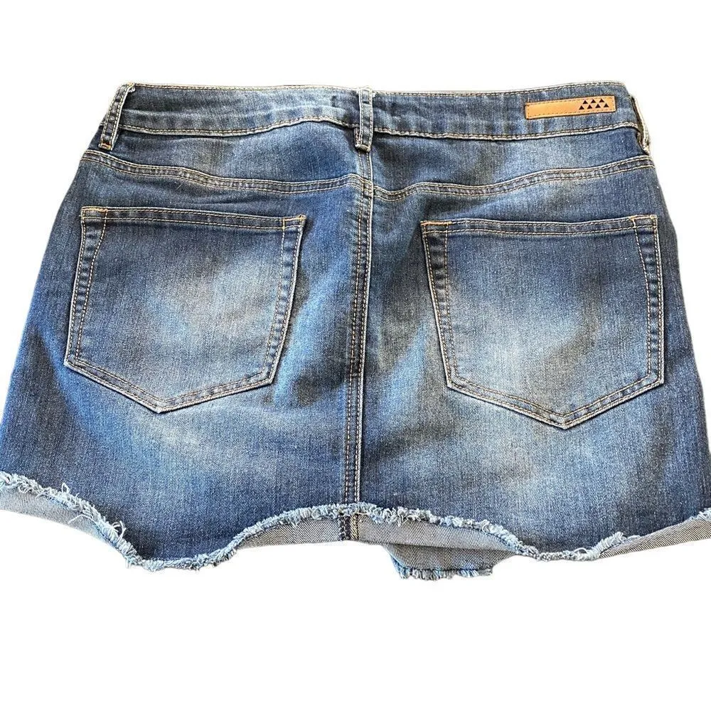 Dollhouse distressed mini jean skirt size 11 - Image 5