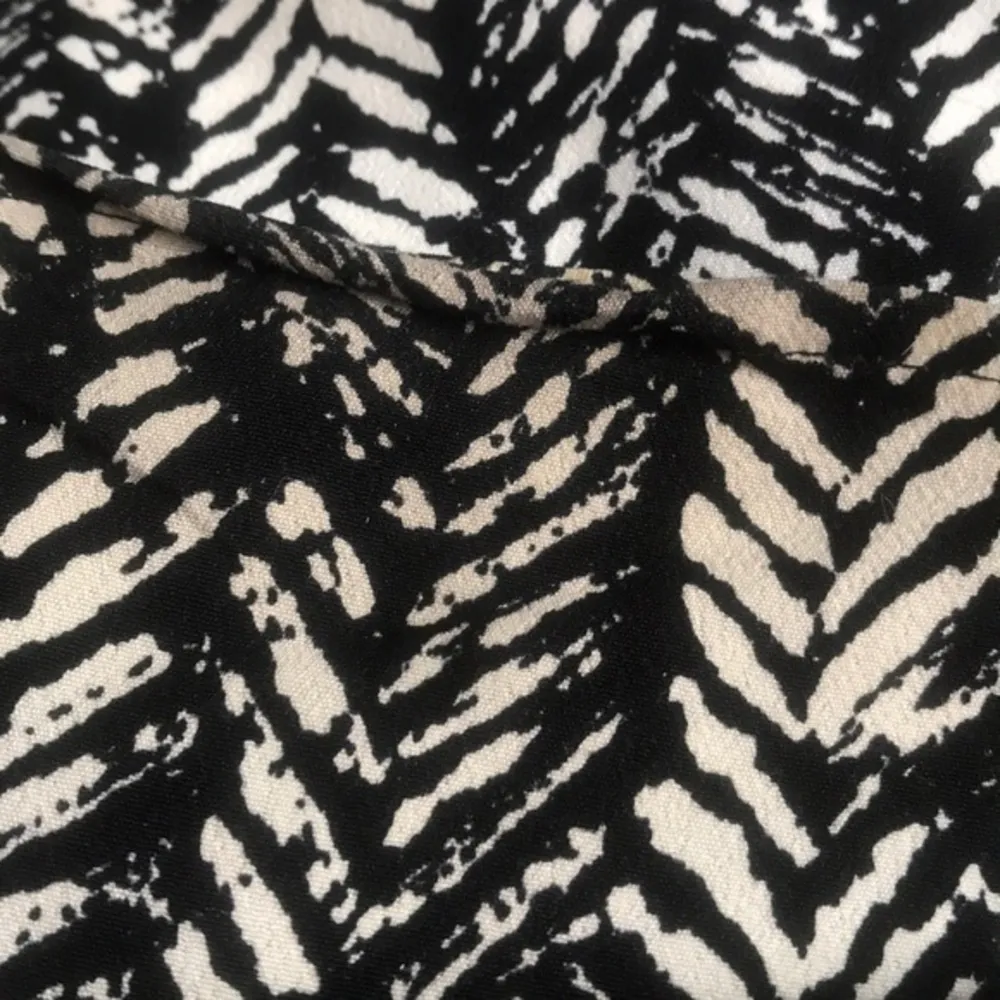 Vince Camuto • Black Pattern Chevron Joggers - Image 5