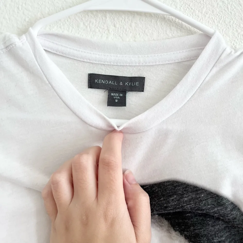 Pacsun Kendall & Kylie Jenner Face Portrait White Black Graphic Shirt Size Small - Image 3