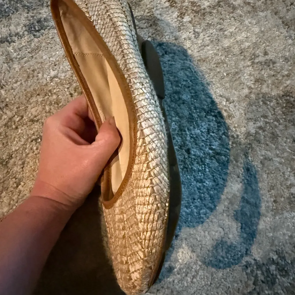 Tahari | Queen Beige Woven Loafers size 8 - Image 6