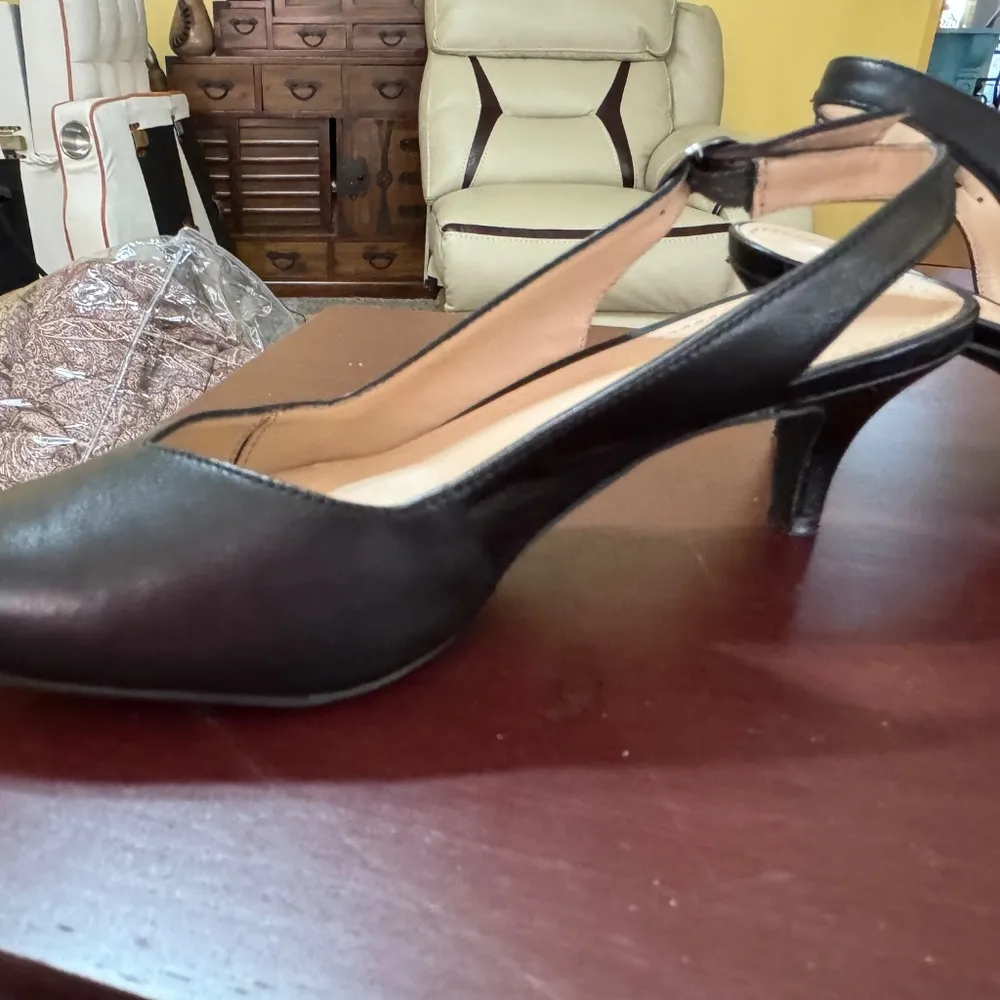 The Limited, Wms. Sz..8, Black Manana Leather, Kitten Heels Vintage - Image 5