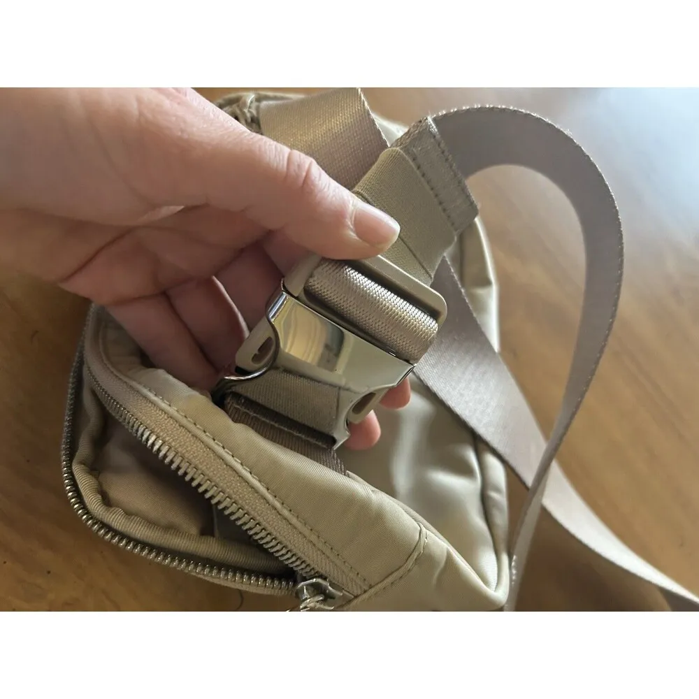 Lululemon Everywhere Belt Bag Tan/White Special Drop - Image 2